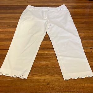 White Capri length pants